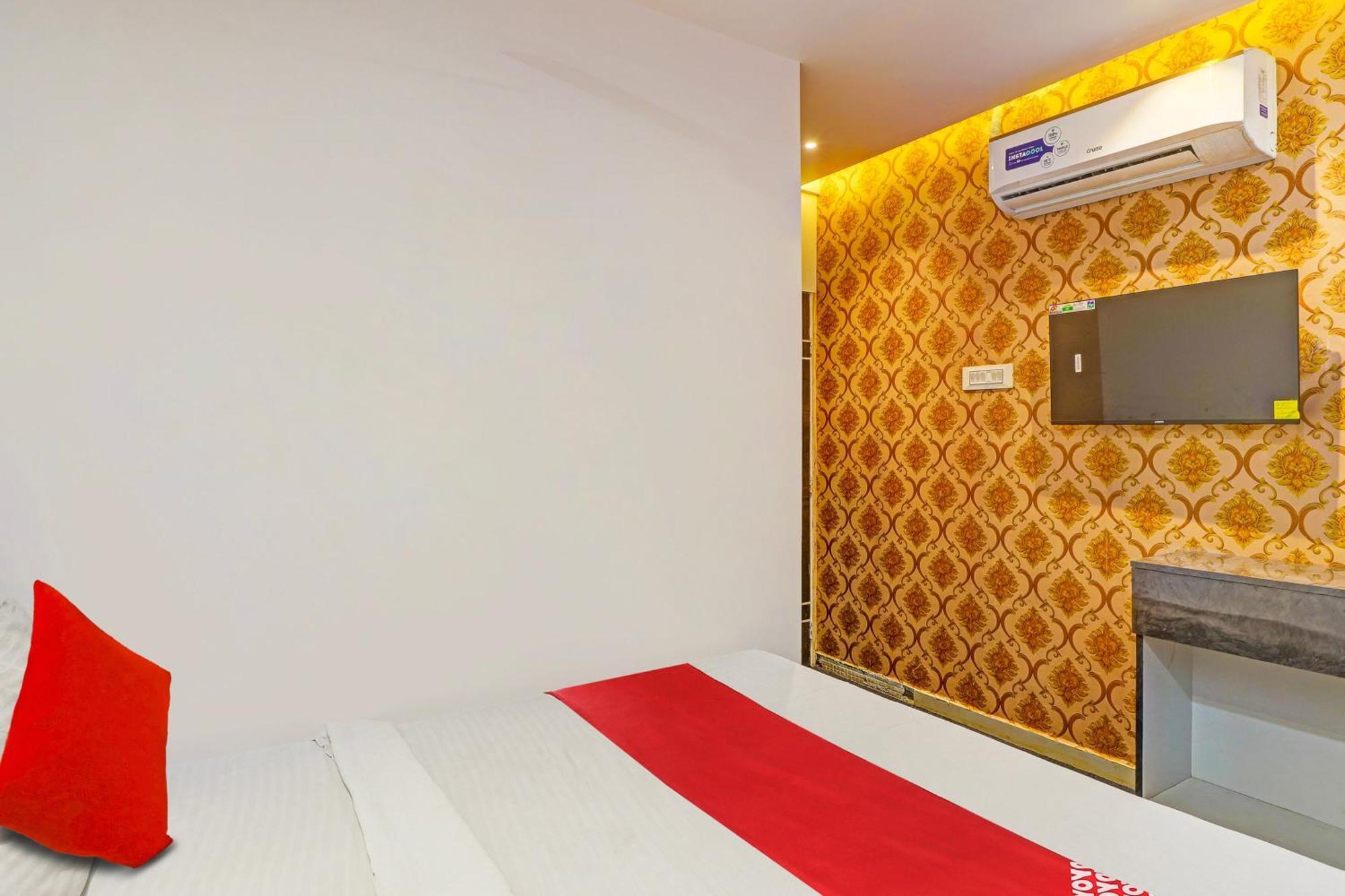 Hotel O Lotus Hotel สุรัต ภายนอก รูปภาพ