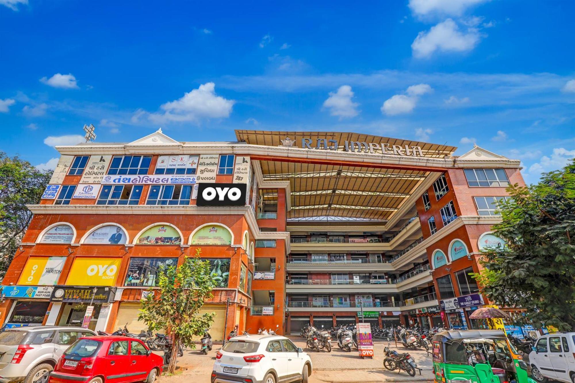 Hotel O Lotus Hotel สุรัต ภายนอก รูปภาพ