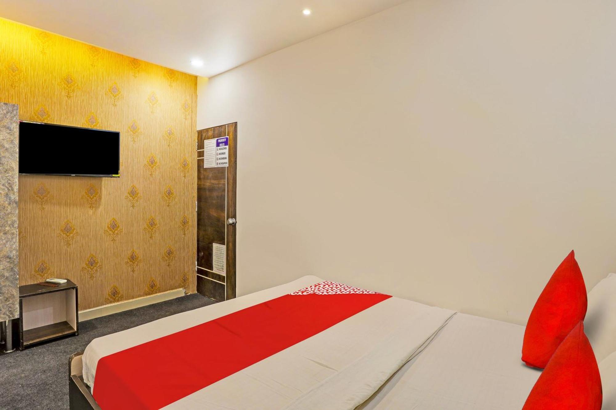 Hotel O Lotus Hotel สุรัต ภายนอก รูปภาพ