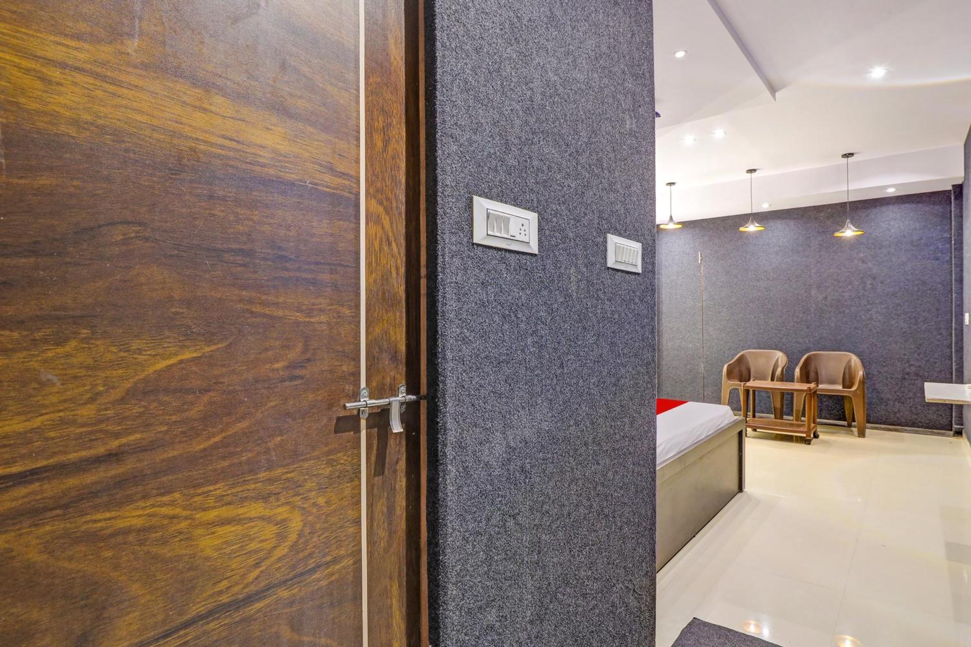 Hotel O Lotus Hotel สุรัต ภายนอก รูปภาพ